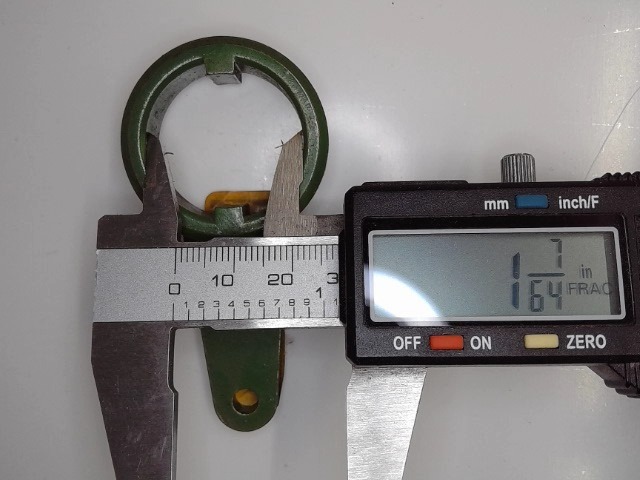 M42404 JOHN DEERE Collar