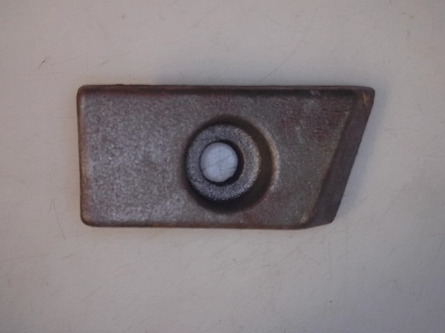 A-L100868 Rh Sway Block for JOHN DEERE